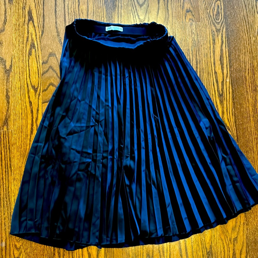 Zara Black satin flowy skirt